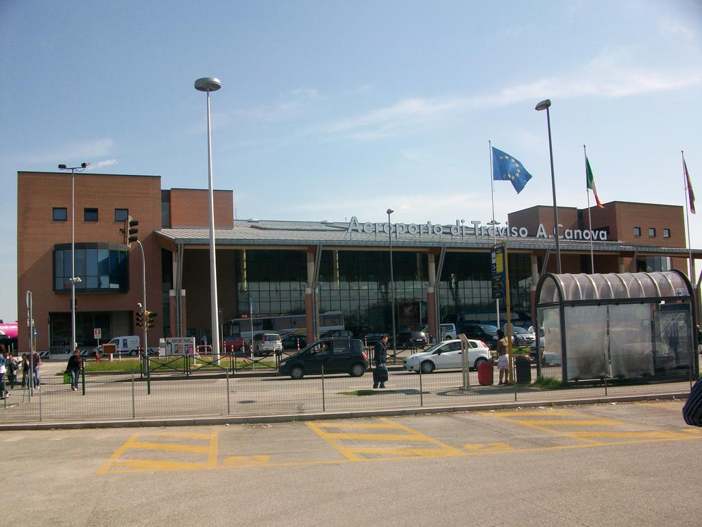 Mamma Mia On Ground Floor With Private Parking Tv-Venice Treviso Buitenkant foto